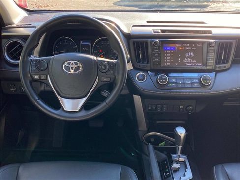 Used 2018 Toyota RAV4 Limited image 8