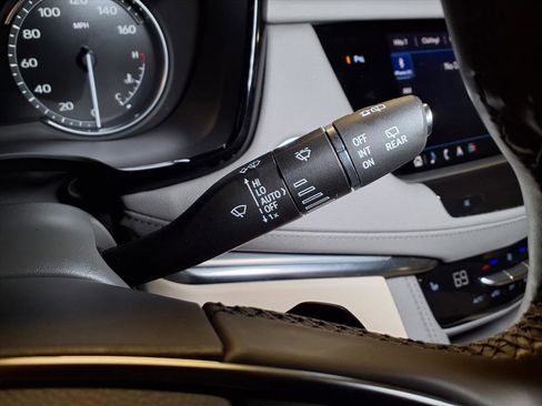 Certified 2025 Cadillac XT5 Premium Luxury image 9