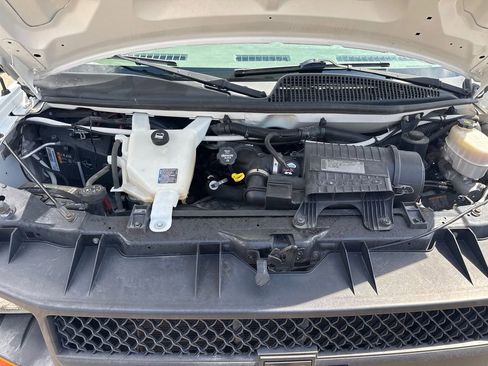Used 2014 Chevrolet Express 2500 RWD image 24