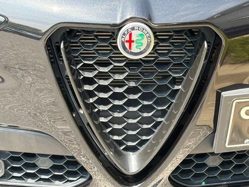 Used 2023 Alfa Romeo Stelvio Veloce AWD/4WD image 11