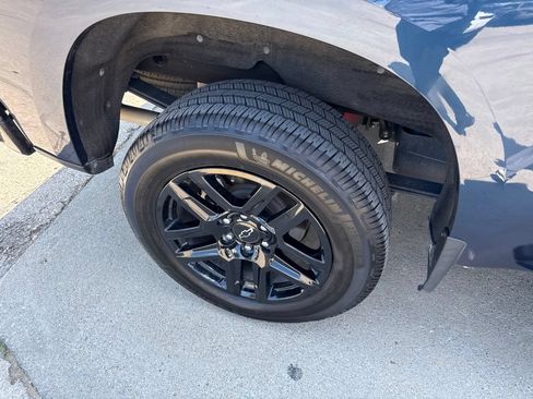Used 2022 Chevrolet Silverado 1500 LT Trail Boss w/ LT Trail Boss Premium Package AWD/4WD image 11