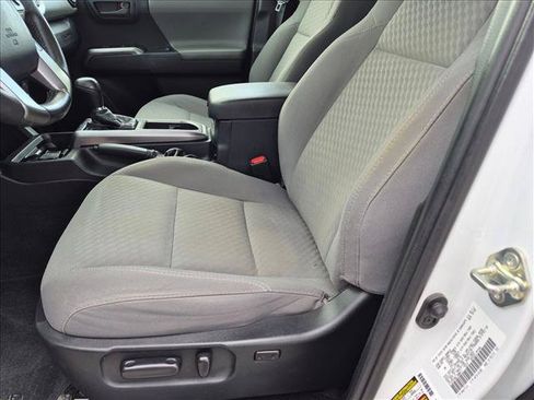 Used 2020 Toyota Tacoma SR5 RWD image 15