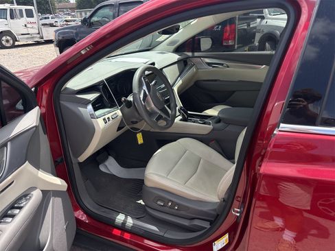 Used 2024 Cadillac XT5 Premium Luxury w/ Technology Package FWD image 8