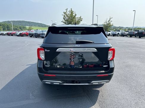 Used 2020 Ford Explorer XLT w/ Equipment Group 202A AWD/4WD image 6