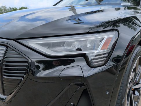 Used 2023 Audi e-tron Premium Plus image 6