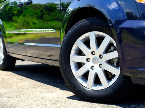 Used 2015 Chrysler Town & Country Touring FWD image 3