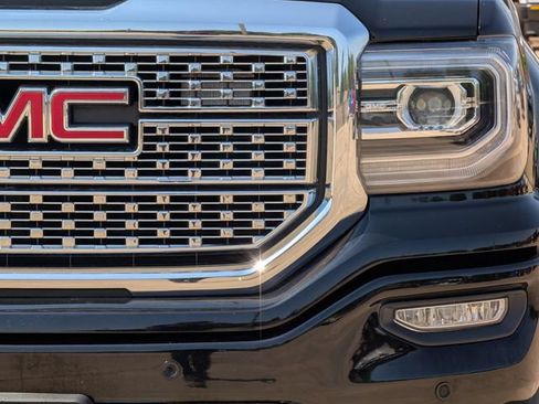 Used 2018 GMC Sierra 1500 Denali w/ Denali Ultimate Package AWD/4WD image 9