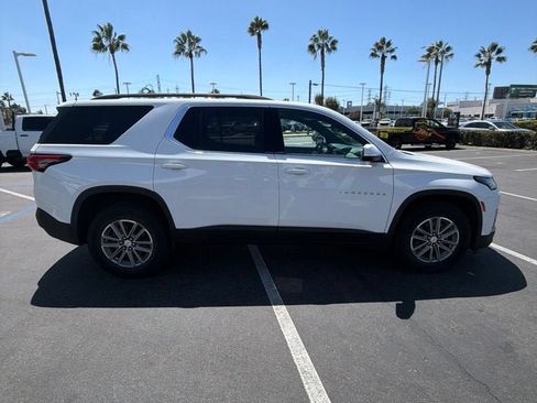 Used 2023 Chevrolet Traverse LT w/ Rear Camera Mirror Package AWD/4WD image 4