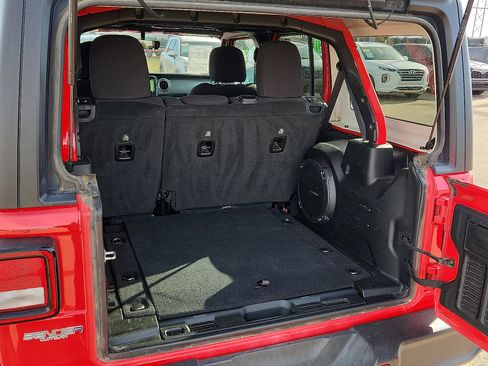 Used 2023 Jeep Wrangler Unlimited Sahara image 9