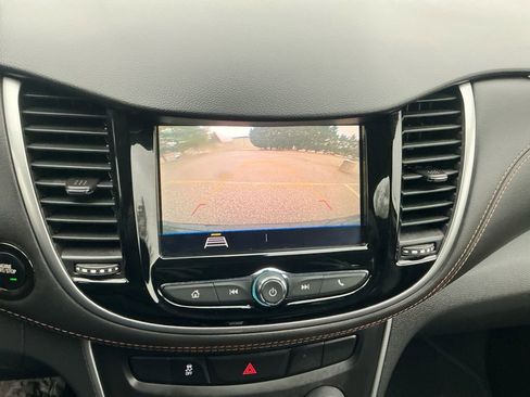 Used 2022 Chevrolet Trax LT w/ Midnight Edition image 19