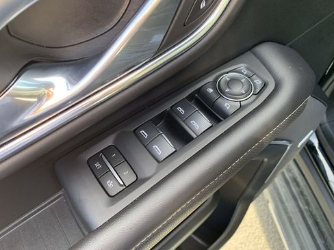 Used 2024 Chevrolet Suburban Premier image 15