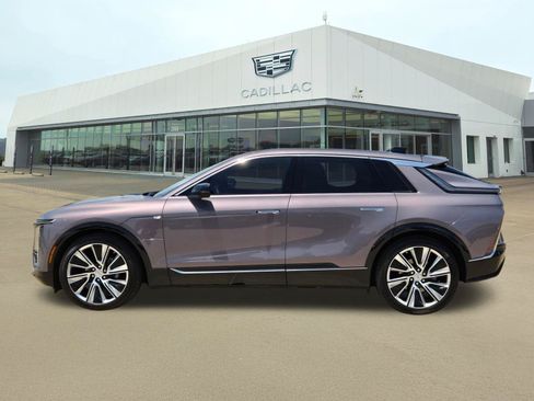 Certified 2024 Cadillac Lyriq Luxury AWD/4WD image 3