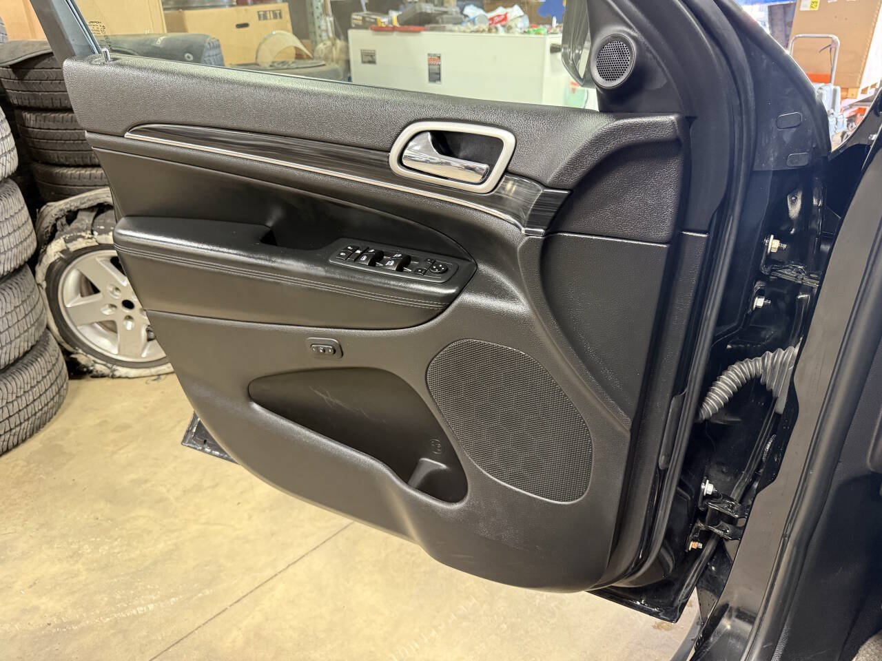 Used 2020 Jeep Grand Cherokee Limited AWD/4WD image 21