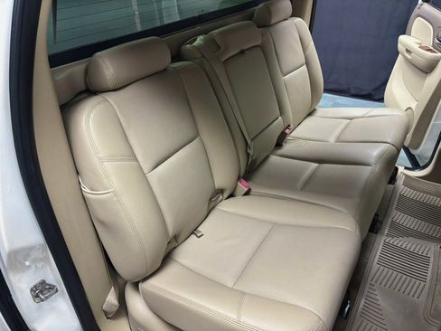 Used 2012 Chevrolet Avalanche LTZ AWD/4WD image 32