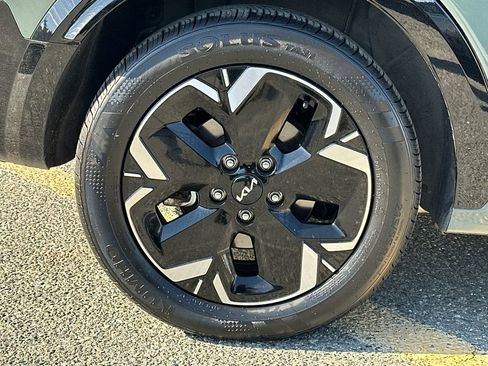 Certified 2023 Kia Niro Wind w/ Wind Preserve Package FWD image 8