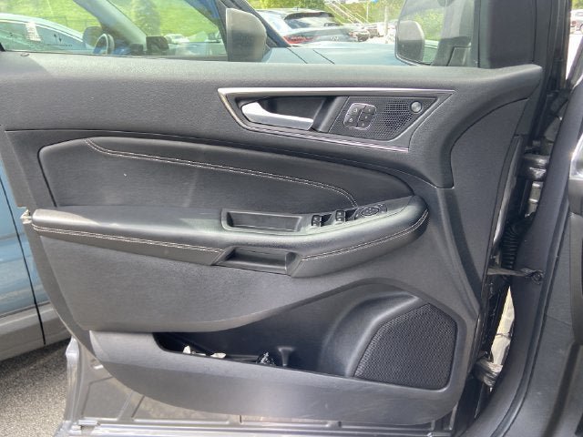 Used 2022 Ford Edge Titanium AWD/4WD image 12