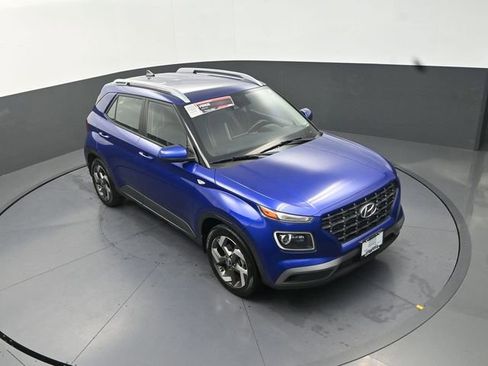 Used 2022 Hyundai Venue Limited FWD image 12