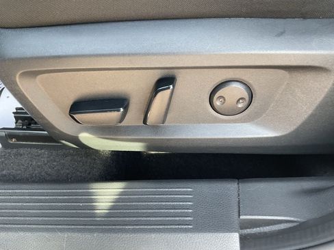 Used 2025 Nissan Rogue SV AWD/4WD image 9