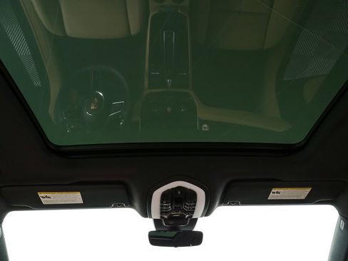 New 2025 Porsche Macan AWD image 21