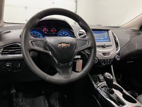 Used 2017 Chevrolet Cruze LS image 21