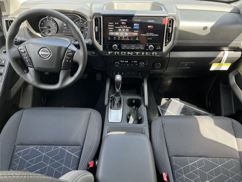 New 2025 Nissan Frontier SV w/ SV Convenience Package image 2