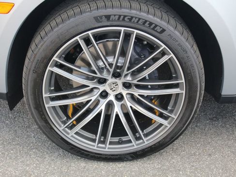 New 2026 Porsche Macan image 15