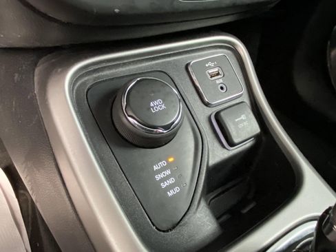 Used 2019 Jeep Compass Latitude w/ Popular Equipment Group AWD/4WD image 25