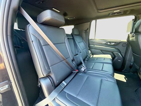 Used 2023 GMC Yukon XL Denali AWD/4WD image 30