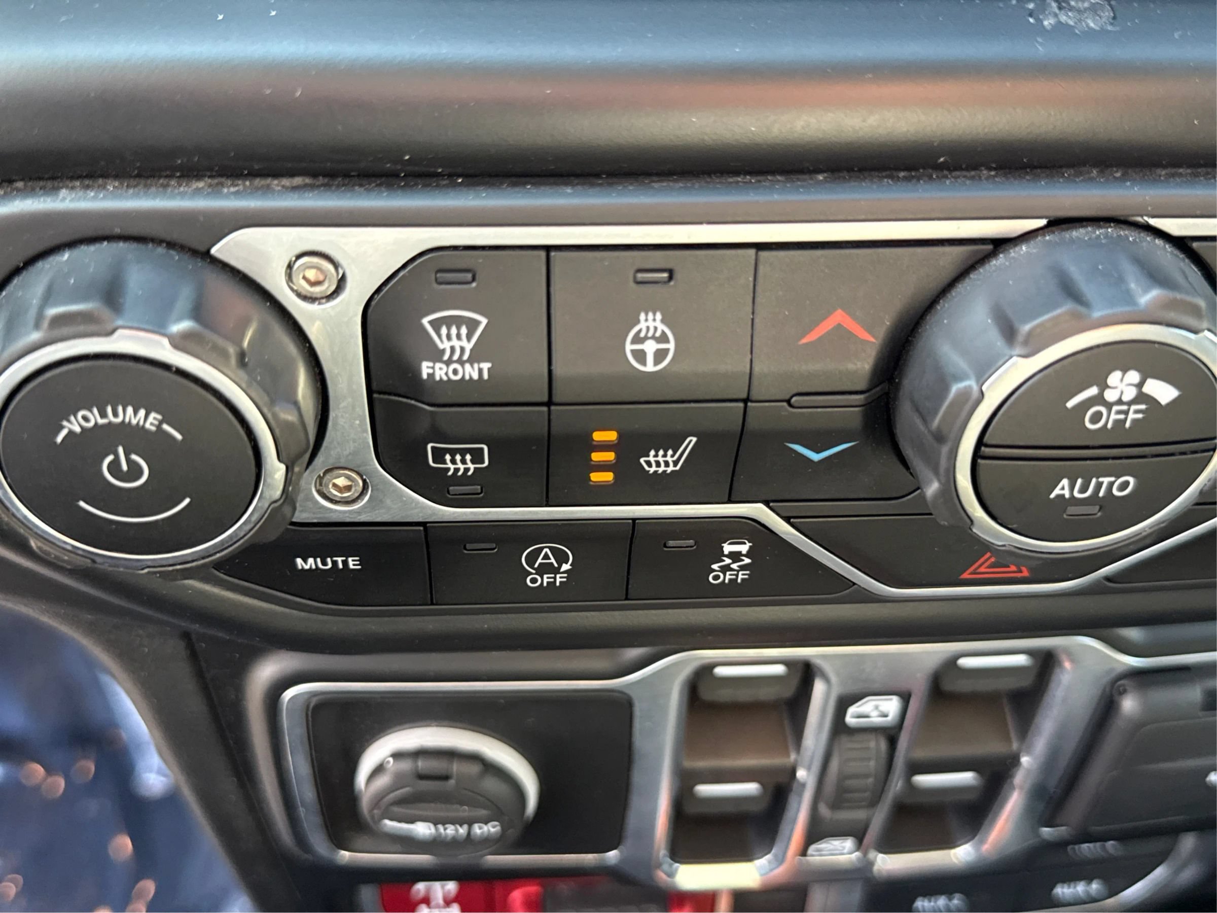 Used 2022 Jeep Gladiator Mojave w/ Cold Weather Group AWD/4WD image 41