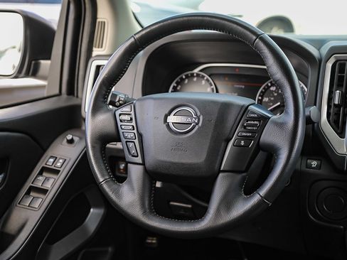 Used 2025 Nissan Frontier SV w/ SV Convenience Package RWD image 15