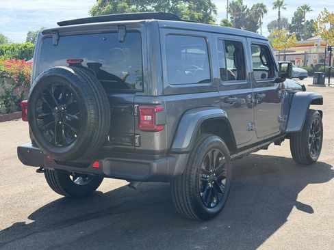 Used 2025 Jeep Wrangler Unlimited Sahara w/ Safety Group AWD/4WD image 5