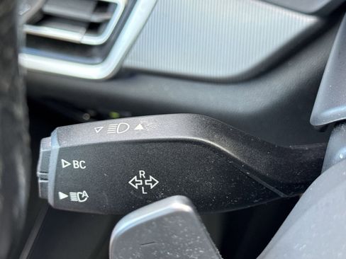 Used 2022 BMW X6 xDrive40i w/ M Sport Package image 21