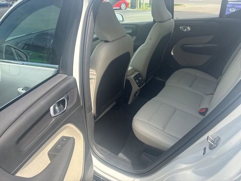 Certified 2024 Volvo XC40 B5 Ultimate w/ Climate Package image 6