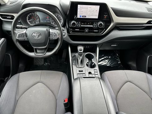 Used 2023 Toyota Highlander LE AWD/4WD image 12