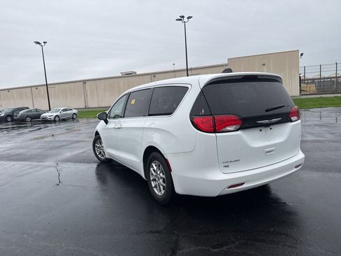 Used 2023 Chrysler Voyager LX FWD image 2