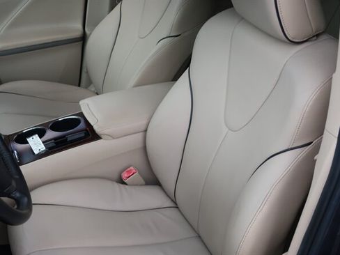 Used 2010 Toyota Venza FWD image 13