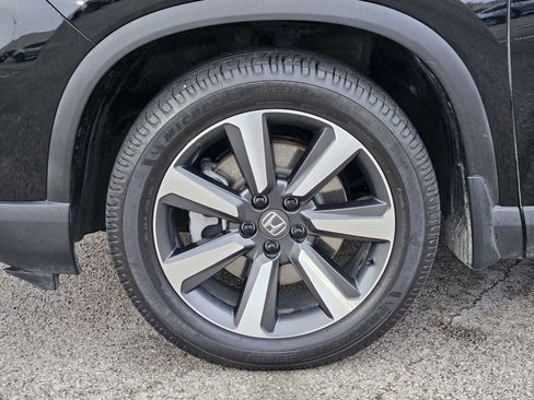 Certified 2023 Honda Pilot Touring image 9