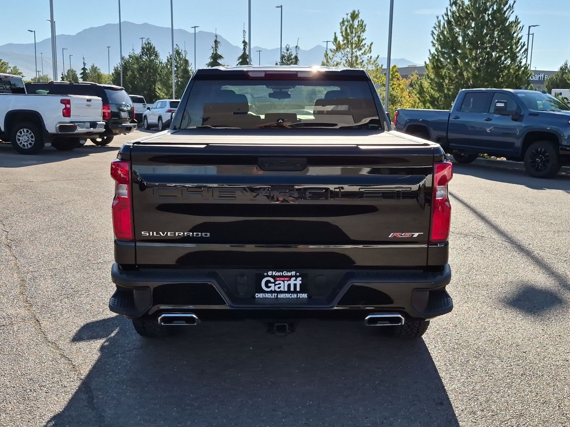 Used 2023 Chevrolet Silverado 1500 RST w/ Z71 Off-Road Package AWD/4WD image 4