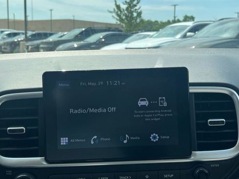 Certified 2025 Hyundai Venue SEL FWD image 29