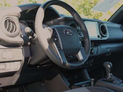 Used 2023 Toyota Tacoma TRD Sport image 17