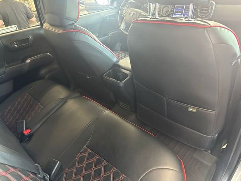 Certified 2021 Toyota Tacoma TRD Off-Road AWD/4WD image 21
