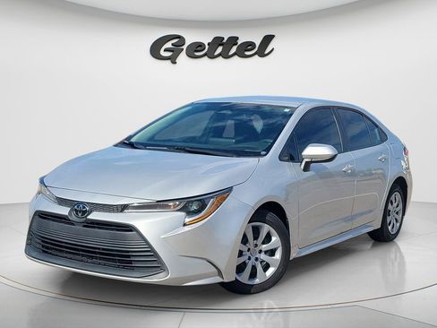 Certified 2023 Toyota Corolla LE FWD image 1