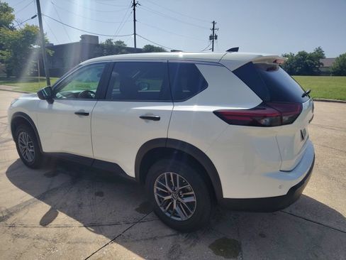 Used 2024 Nissan Rogue S FWD image 8