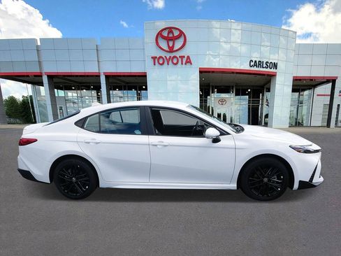 Used 2026 Toyota Camry SE AWD/4WD image 4