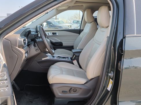 Used 2022 Ford Explorer Platinum w/ Equipment Group 601A image 13