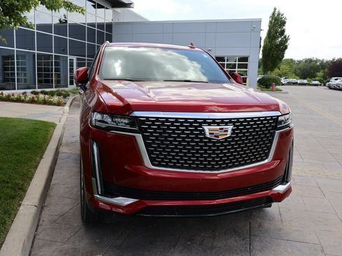 Used 2023 Cadillac Escalade Premium Luxury w/ Performance Package AWD/4WD image 4