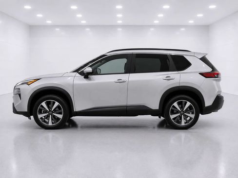 Used 2025 Nissan Rogue SV AWD/4WD image 2