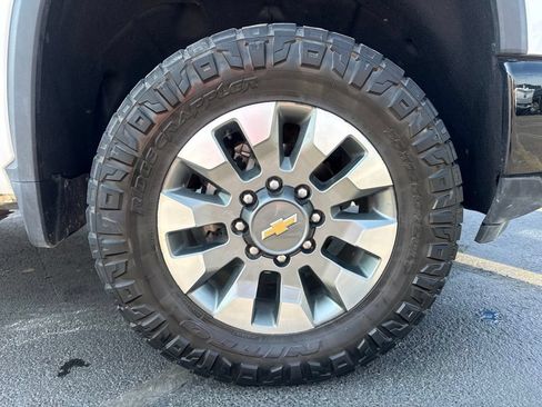 Used 2025 Chevrolet Silverado 2500 Custom w/ Custom Value Package AWD/4WD image 3