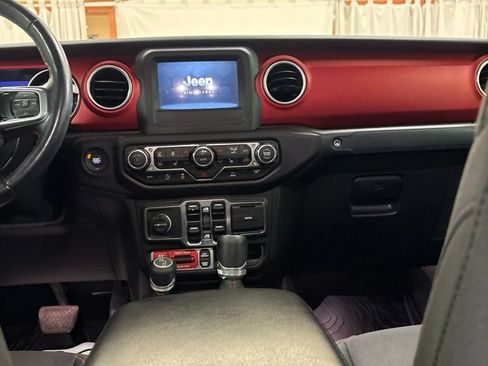 Used 2021 Jeep Gladiator Rubicon w/ Cold Weather Group AWD/4WD image 18