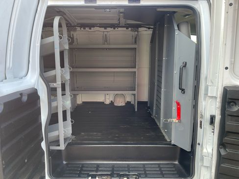 Used 2015 Chevrolet Express 2500 image 16